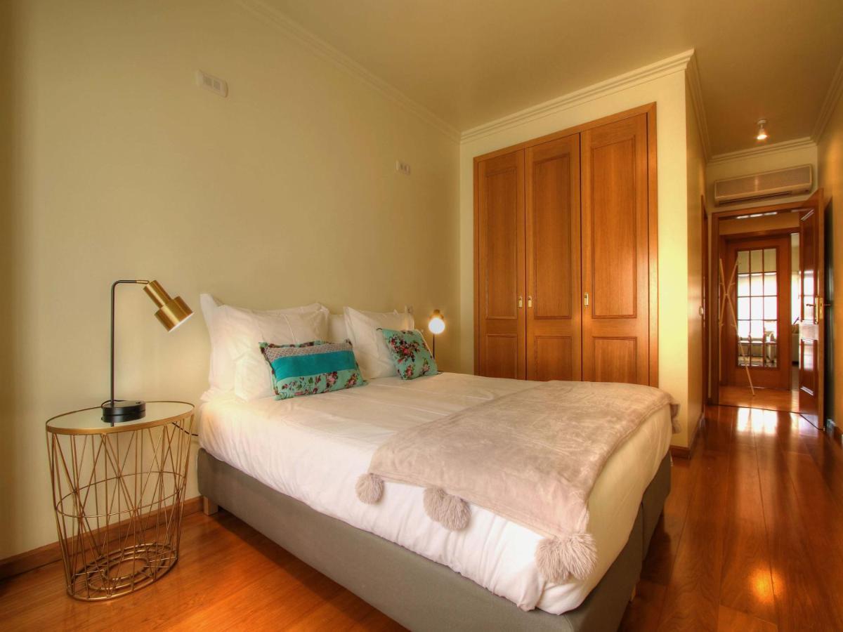 Balcony With View, Private Garage, An Elevator Apartment Сетубал Екстериор снимка